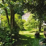 Le Clos De *