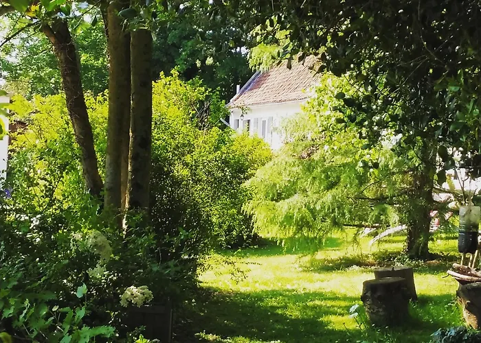 Le Clos De *